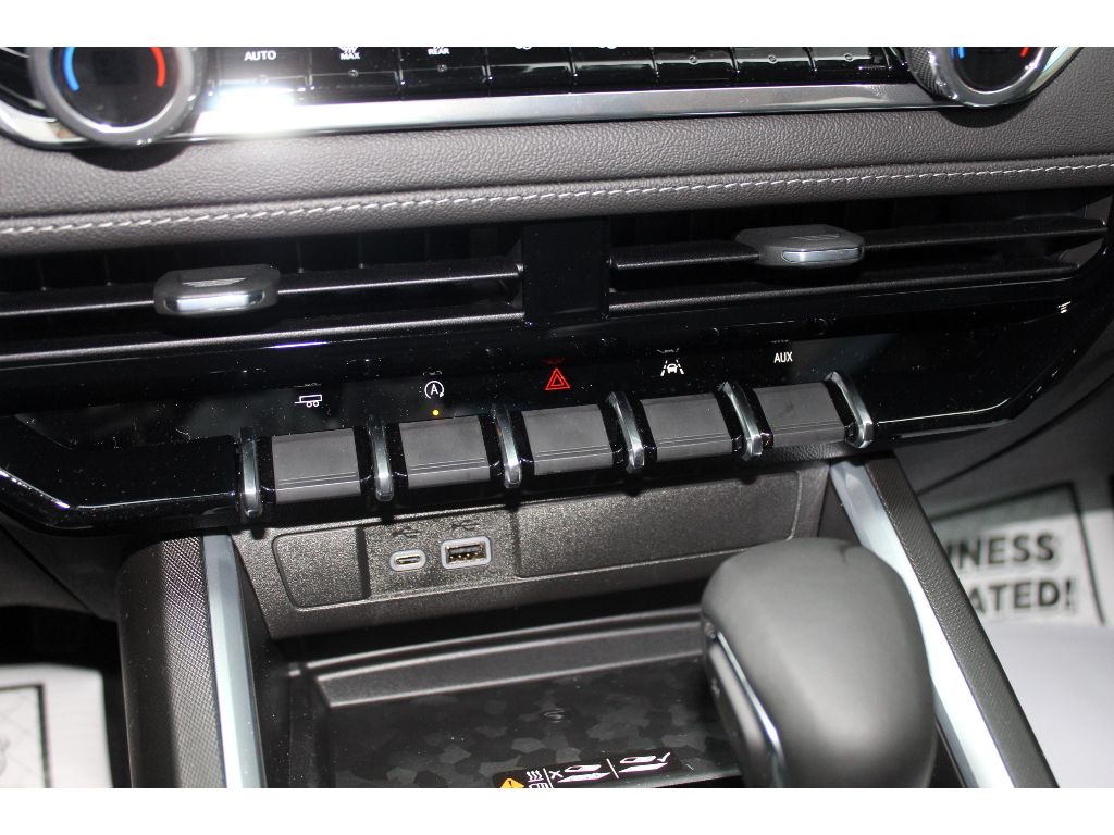 2026 Chevrolet Colorado LT - Photo 11