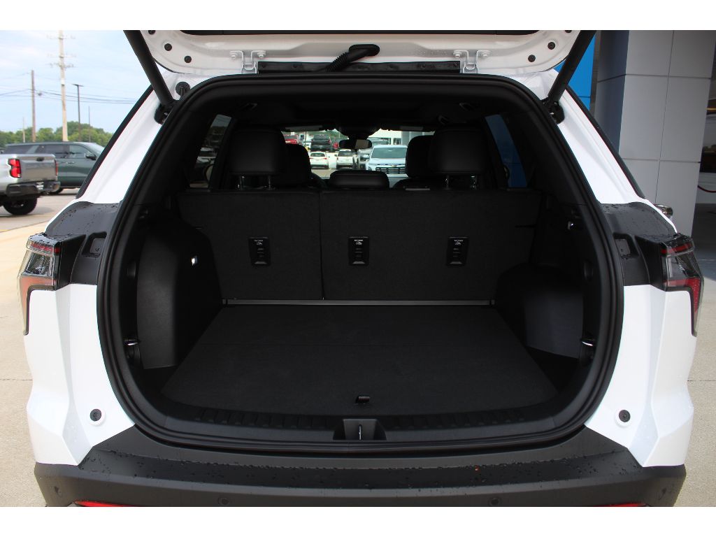 2027 Chevrolet Equinox LT - Photo 8