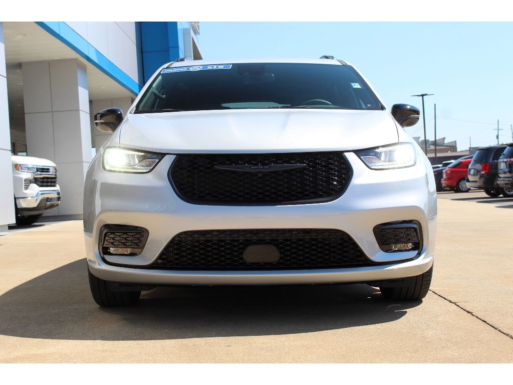 2026 Chrysler Pacifica photo 3