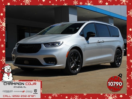 2026 Chrysler Pacifica Select Passenger Van