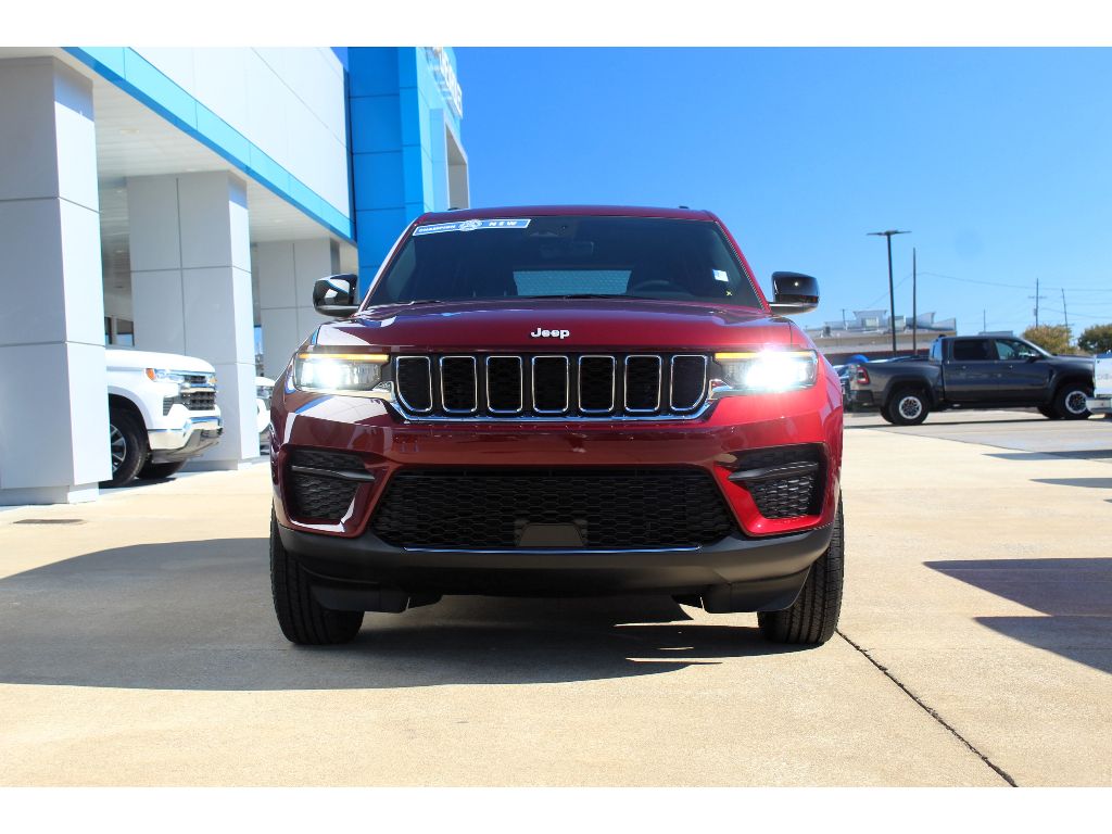 2025 Jeep Grand Cherokee Laredo photo 3