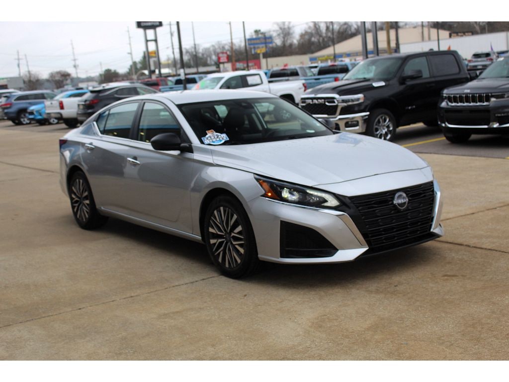 Used 2024 Nissan Altima 2.5 SV Sedan