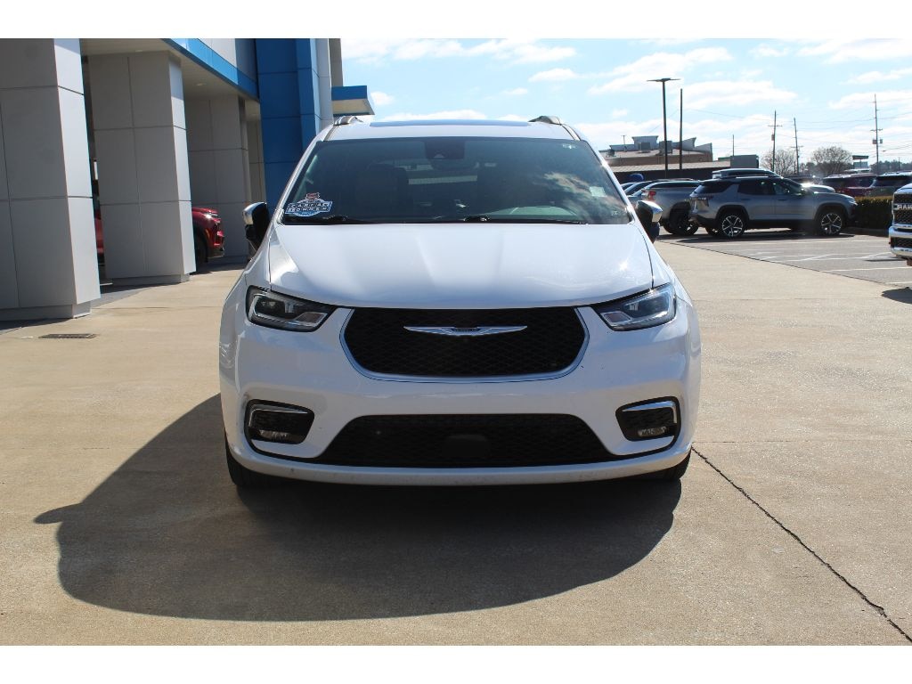 Used 2023 Chrysler Pacifica Hybrid Pinnacle Passenger Van