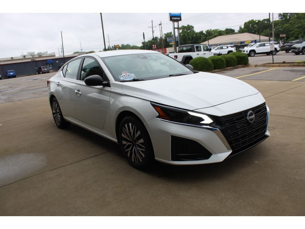 Used 2024 Nissan Altima 2.5 SV Sedan