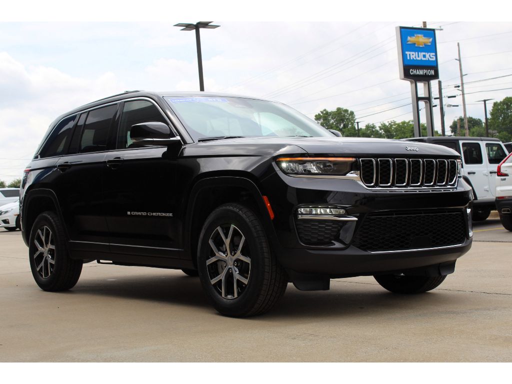 2025 Jeep Grand Cherokee Limited photo 3