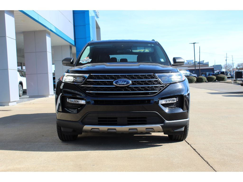 2023 Ford Explorer XLT photo 2