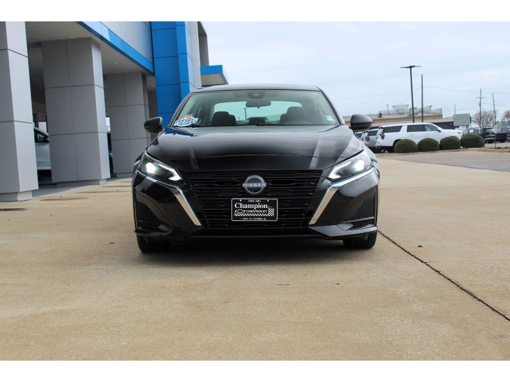 Used 2024 Nissan Altima 2.5 SV Sedan