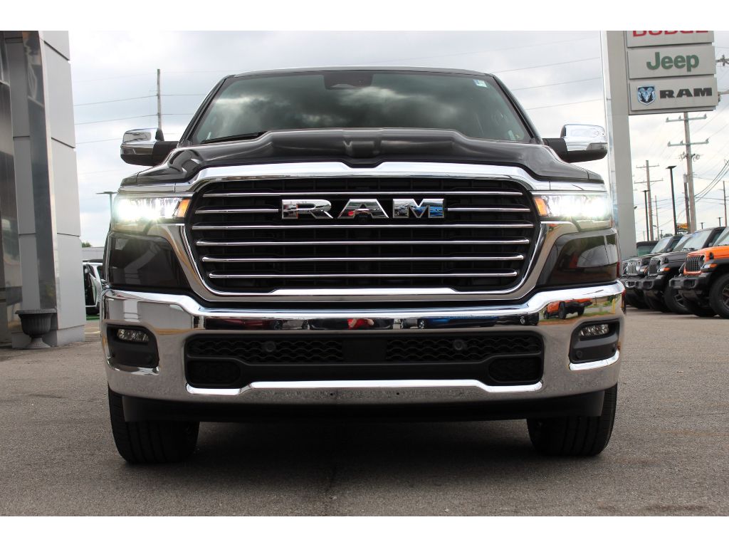 2025 Ram 1500 Laramie photo 3