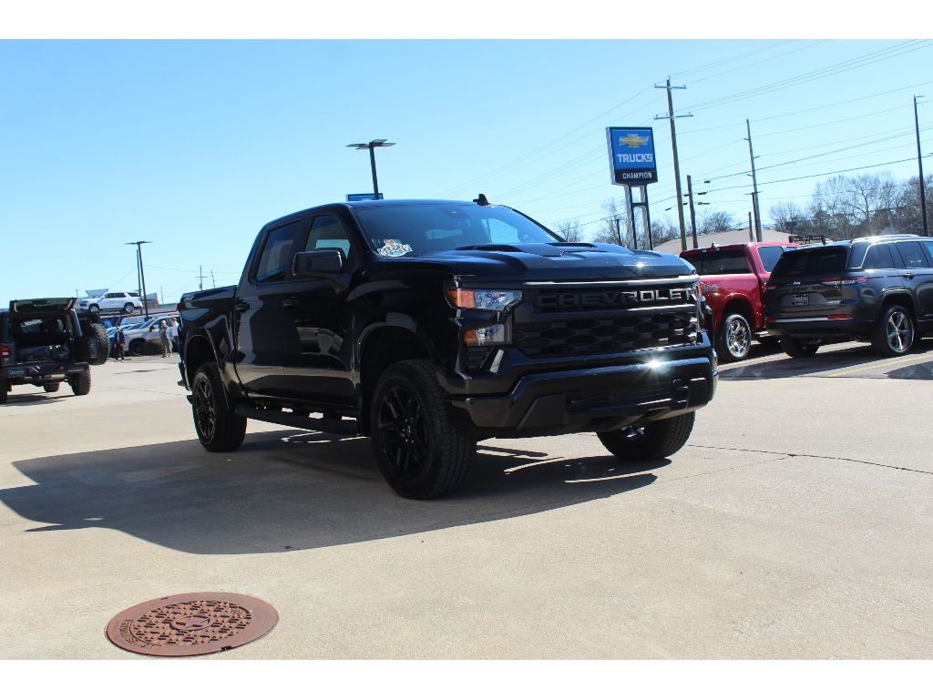 Used 2025 Chevrolet Silverado Custom Trail Boss Crew Cab