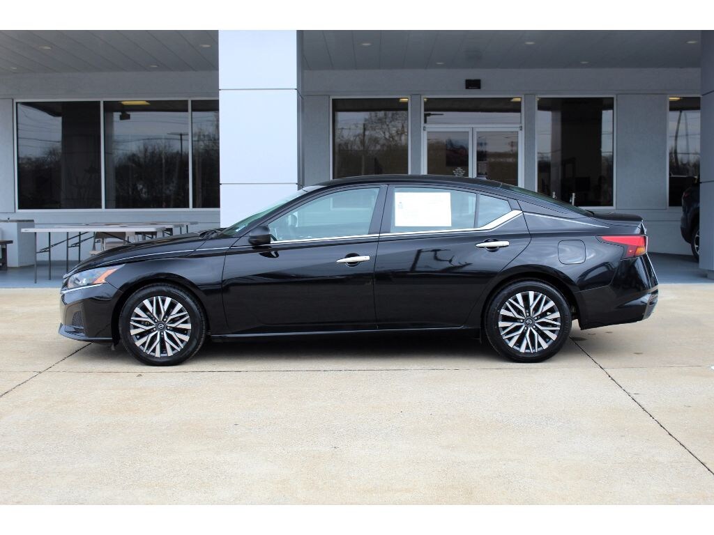 Used 2024 Nissan Altima 2.5 SV Sedan