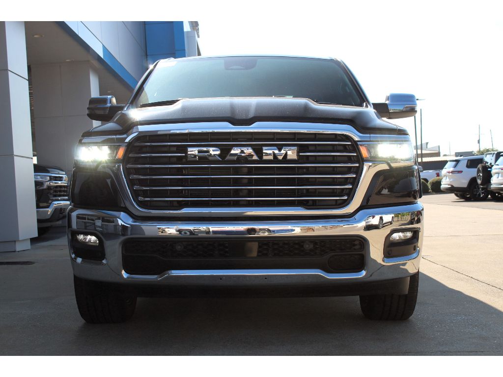 2025 Ram 1500 Laramie photo 3