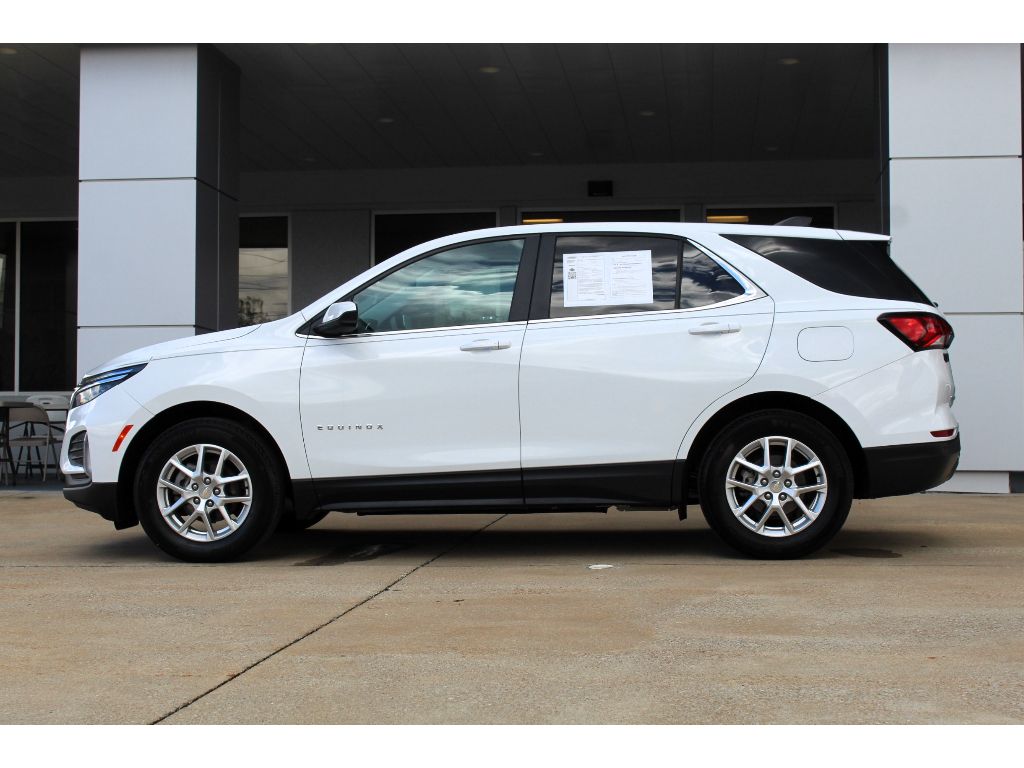 2023 Chevrolet Equinox LT photo 2