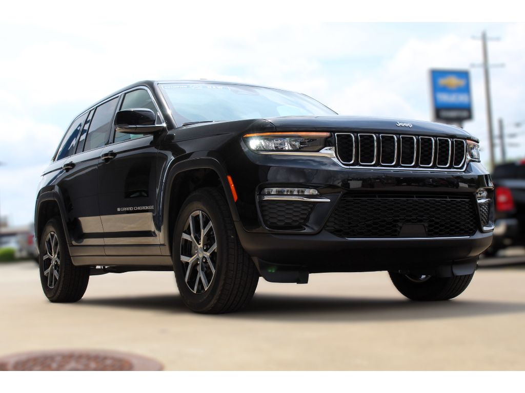 2025 Jeep Grand Cherokee Limited photo 3