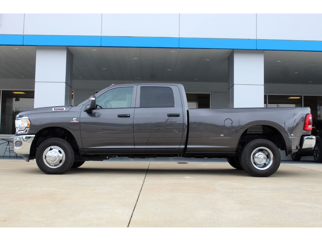 2024 Ram 3500 Tradesman photo 2