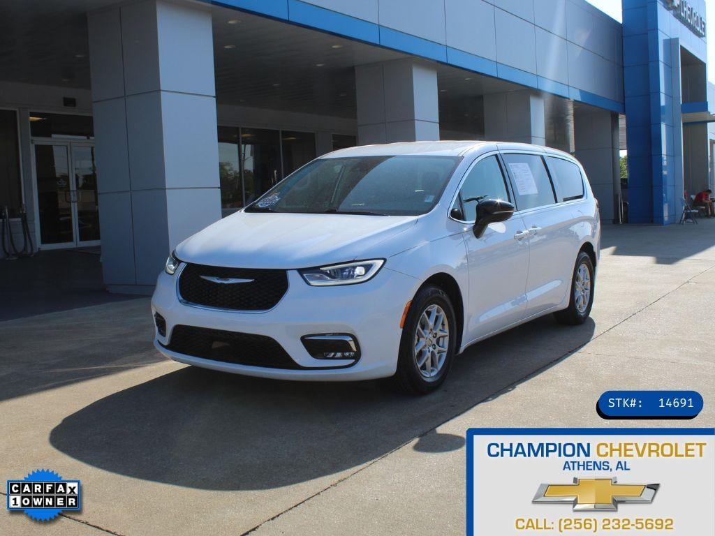 Used 2024 Chrysler Pacifica Touring L Passenger Van