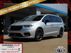 2026 Chrysler Pacifica Select Passenger Van