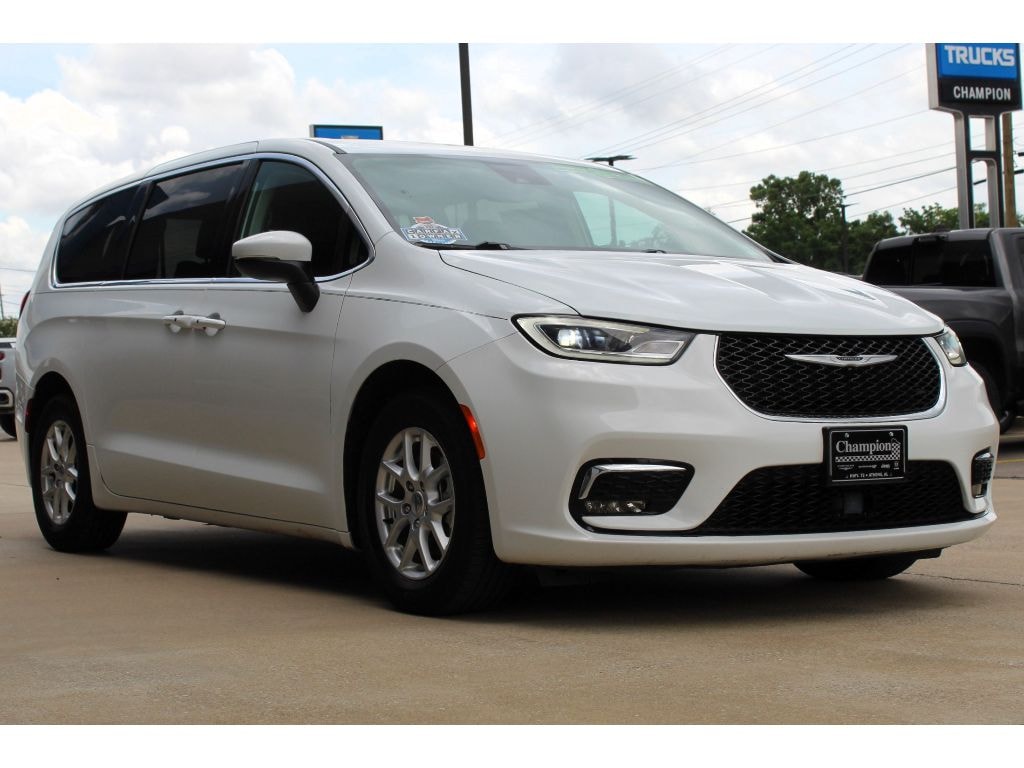 Used 2023 Chrysler Pacifica Touring L Passenger Van