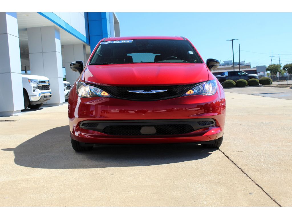 2026 Chrysler Voyager LX photo 3