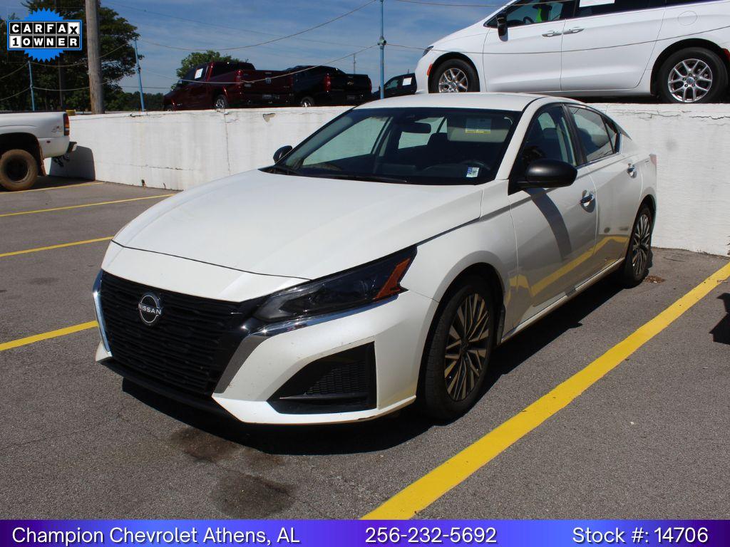 2024 Nissan Altima's photo