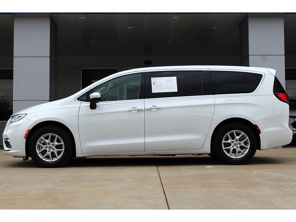 Used 2023 Chrysler Pacifica Touring L Passenger Van