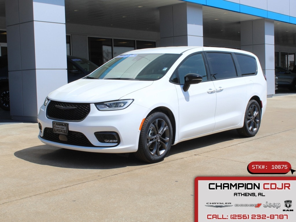 2026 Chrysler Pacifica Select's photo