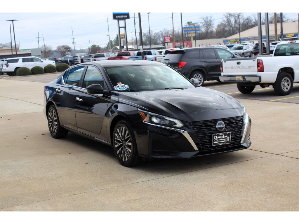 Used 2024 Nissan Altima 2.5 SV Sedan