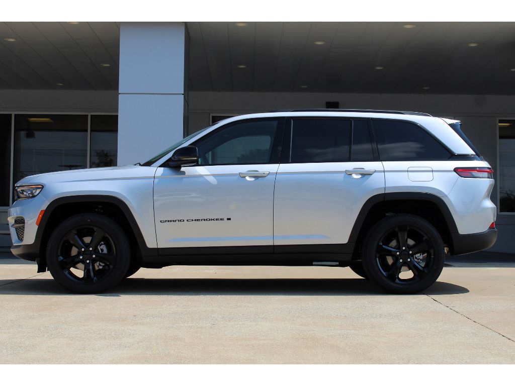 2025 Jeep Grand Cherokee Altitude X photo 2