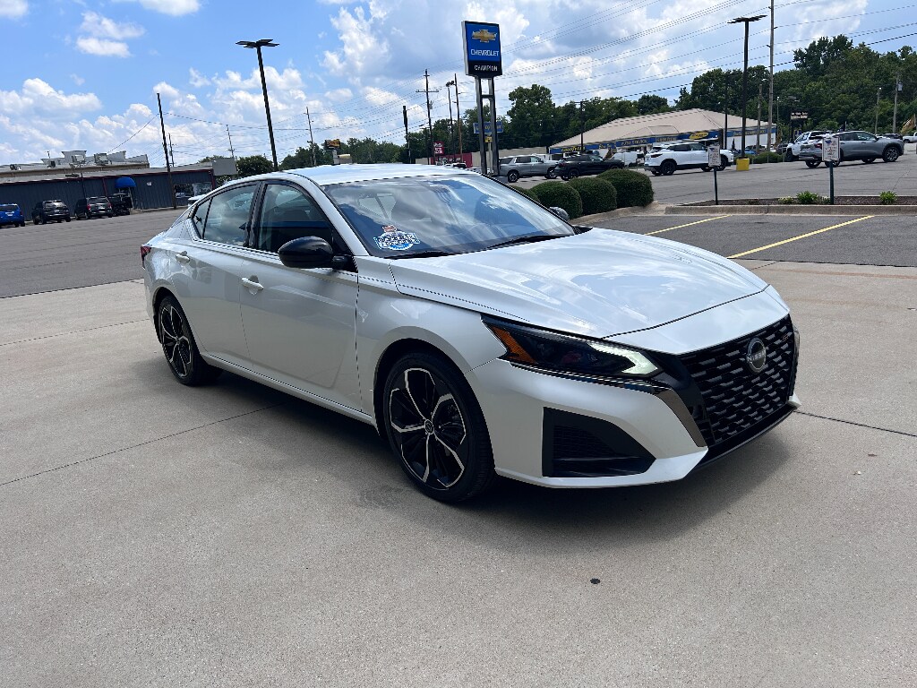 Used 2025 Nissan Altima SR Sedan
