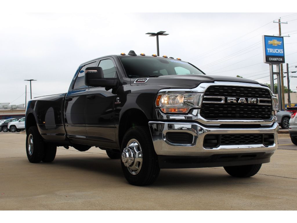 2024 Ram 3500 Tradesman photo 4