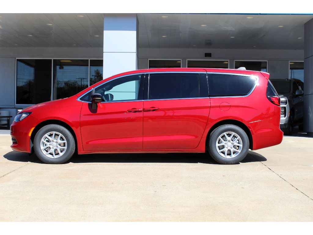 2026 Chrysler Voyager LX photo 2