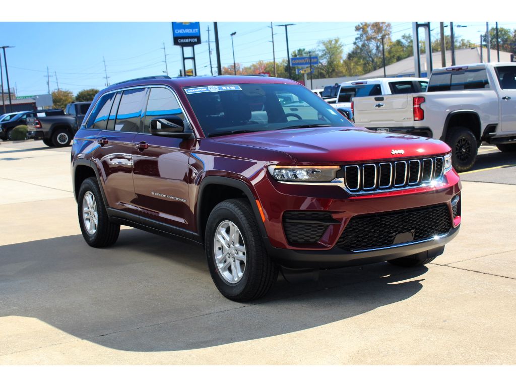 2025 Jeep Grand Cherokee Laredo photo 4