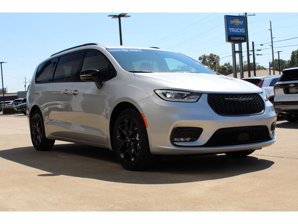 2026 Chrysler Pacifica photo 4