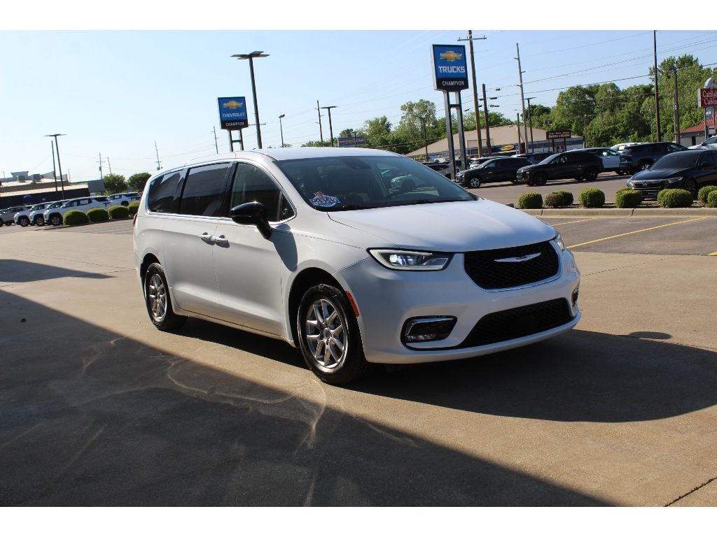 Used 2024 Chrysler Pacifica Touring L Passenger Van