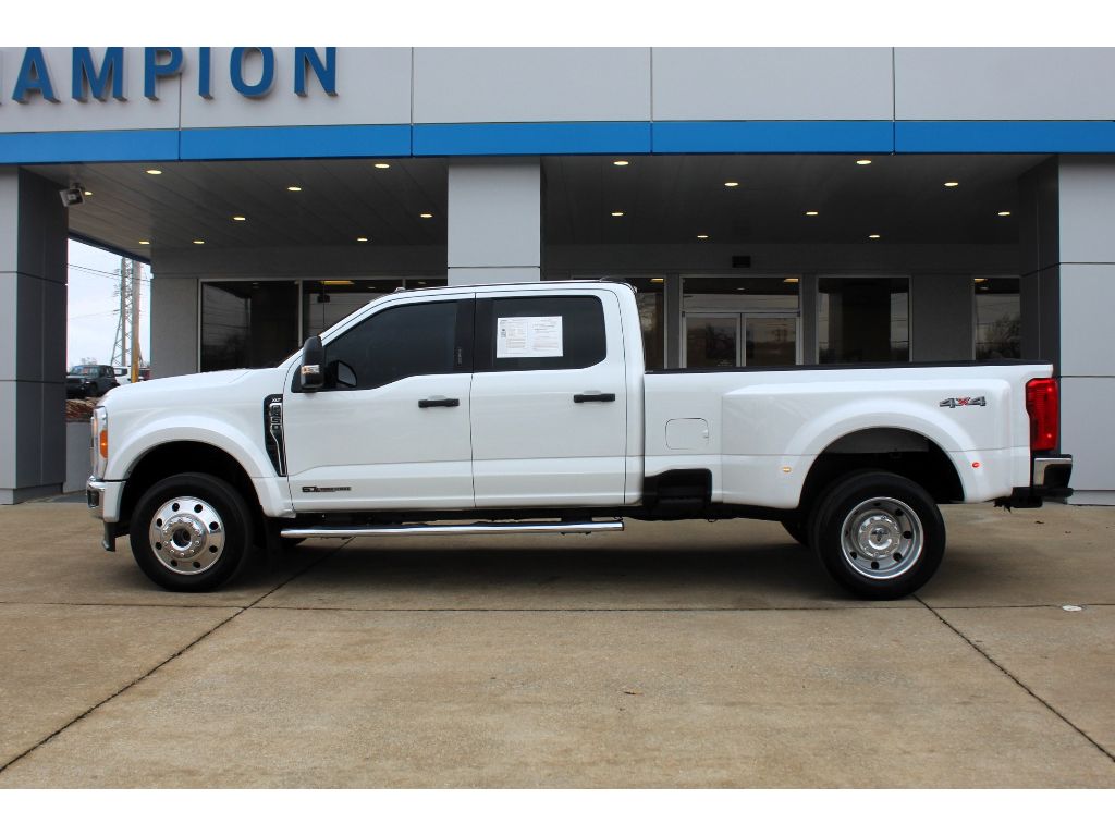 2023 Ford F-450 XLT photo 2