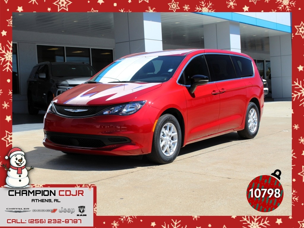 2026 Chrysler Voyager LX's photo