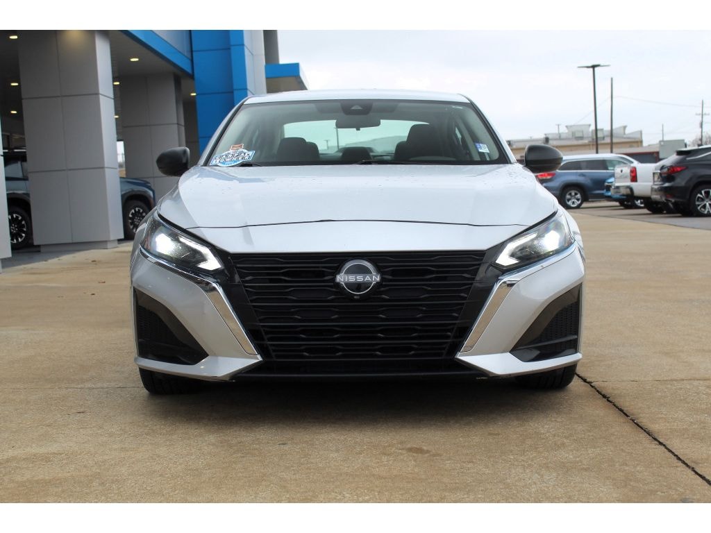 Used 2024 Nissan Altima 2.5 SV Sedan