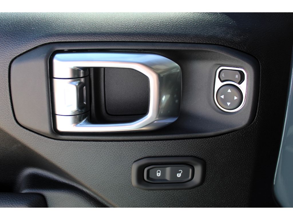 2025 Jeep Gladiator Willys - Photo 8