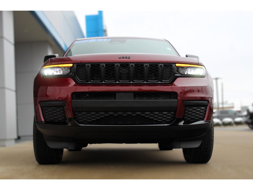 2025 Jeep Grand Cherokee Altitude photo 2