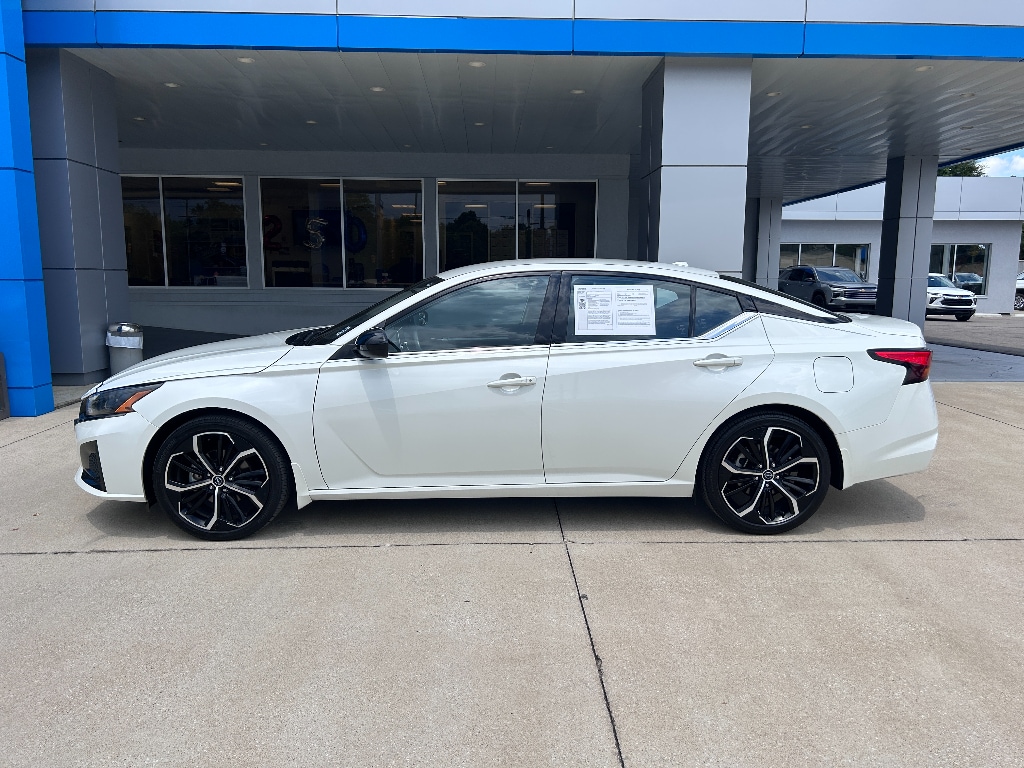 Used 2025 Nissan Altima SR Sedan