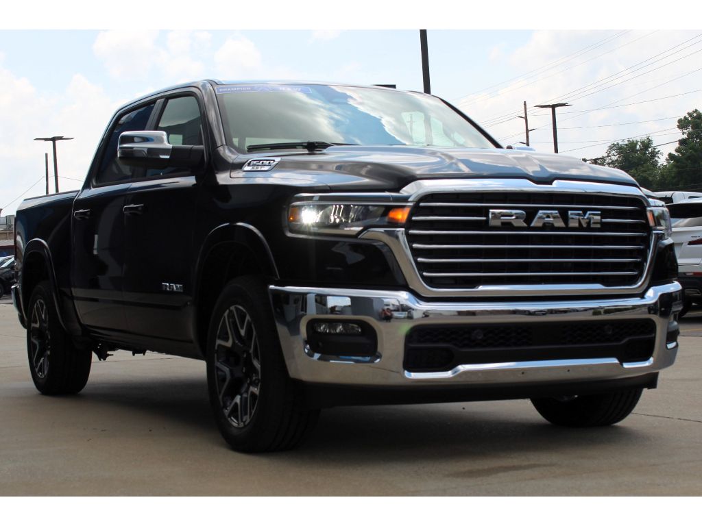 2025 Ram 1500 Laramie photo 3