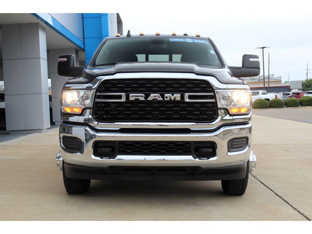 2024 Ram 3500 Tradesman photo 3