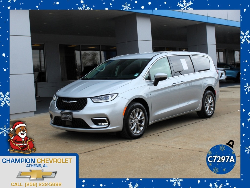 2023 Chrysler Pacifica Touring L's photo