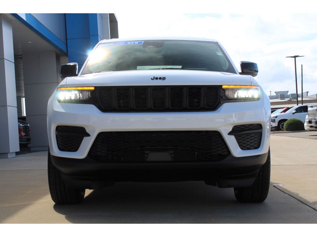 2025 Jeep Grand Cherokee Altitude X photo 2