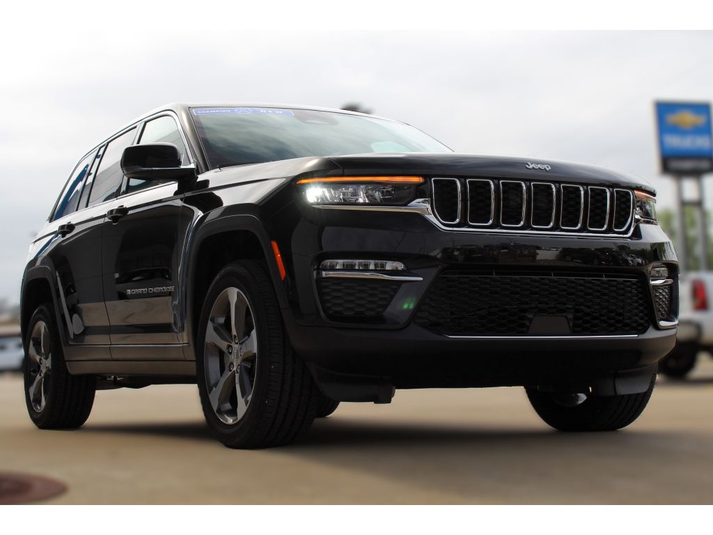 2025 Jeep Grand Cherokee Limited Sport photo 3