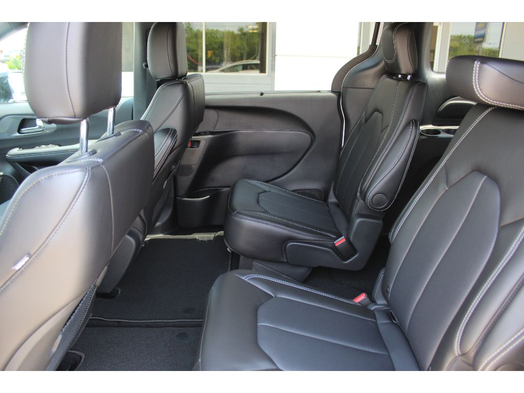 2026 Chrysler Pacifica Select - Photo 14