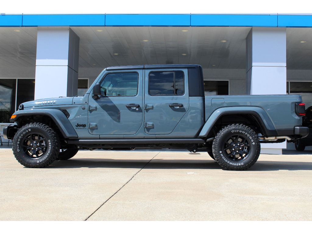 2025 Jeep Gladiator Willys photo 2