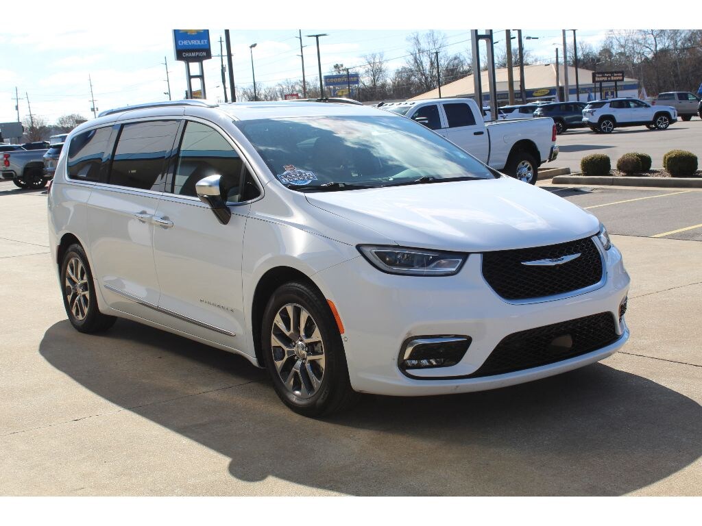Used 2023 Chrysler Pacifica Hybrid Pinnacle Passenger Van