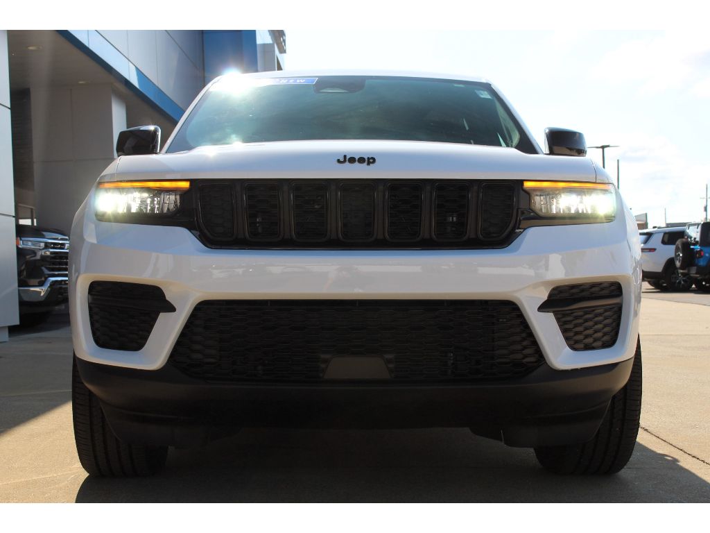 2025 Jeep Grand Cherokee Altitude X photo 2