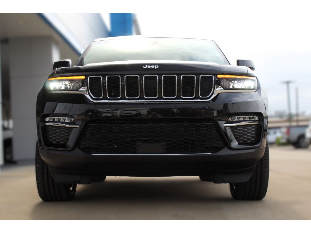 2025 Jeep Grand Cherokee Limited Sport photo 2