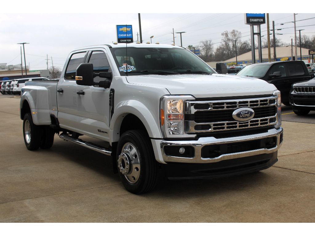2023 Ford F-450 XLT photo 4